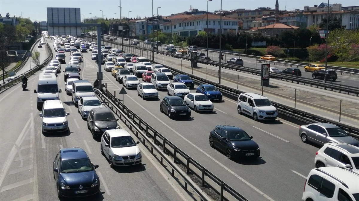 İstanbul\'da bayramın birinci gününde trafik yoğunluğu