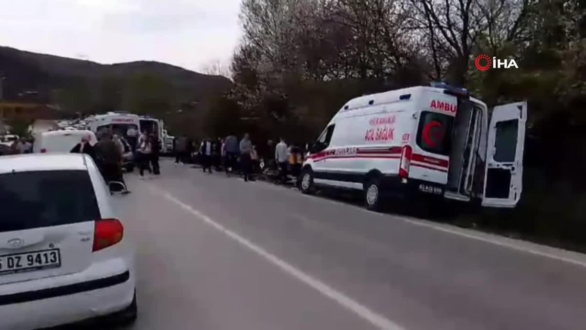 Kafa kafaya çarpıştılar: 8 yaralı