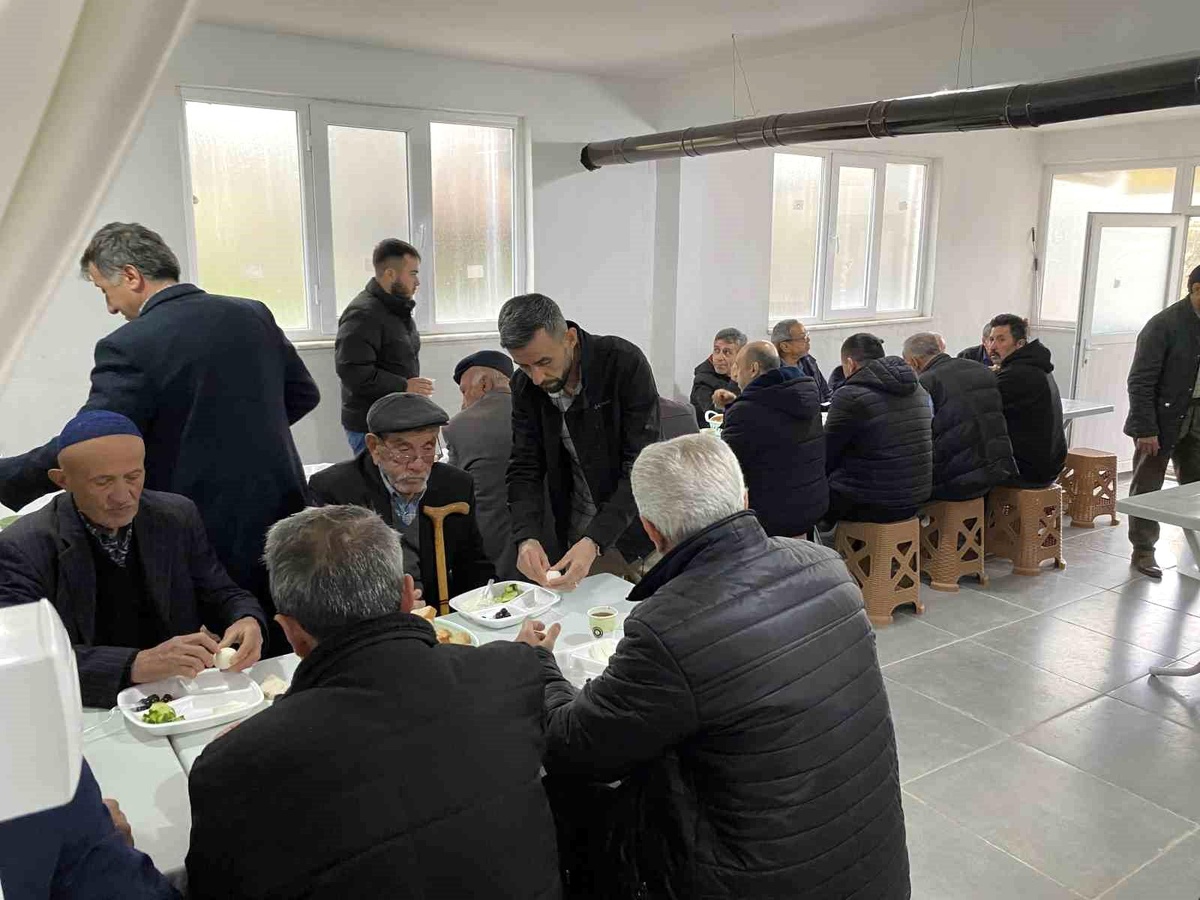Samsun\'da Atayurt Mahallesi\'nde Geleneksel Bayram Kahvaltısı Düzenlendi