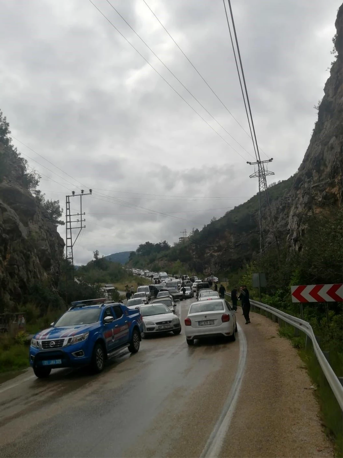 Adana Kozan\'da meydana gelen trafik kazasında 6 kişi yaralandı