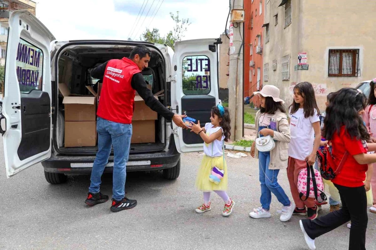 Mersin Büyükşehir Belediyesi Çocuklara Kumbara Hediye Etti