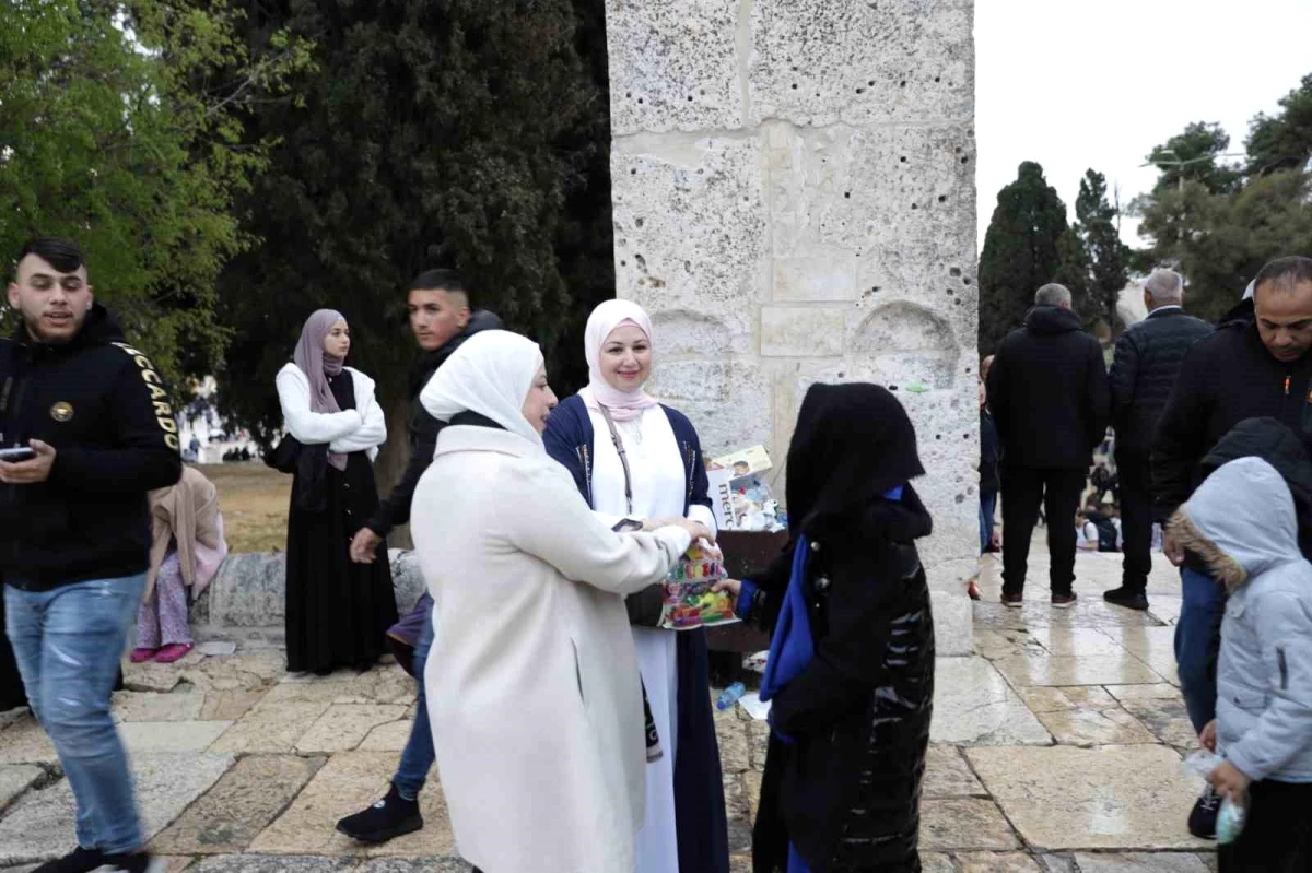 Doğu Kudüs\'te 60 Bin Müslüman Bayram Namazı Kıldı