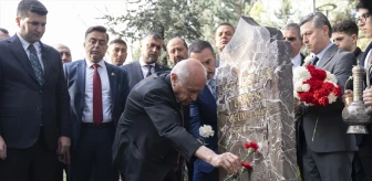 MHP Genel Başkanı Devlet Bahçeli, Alparslan Türkeş'in anıt mezarını ziyaret etti