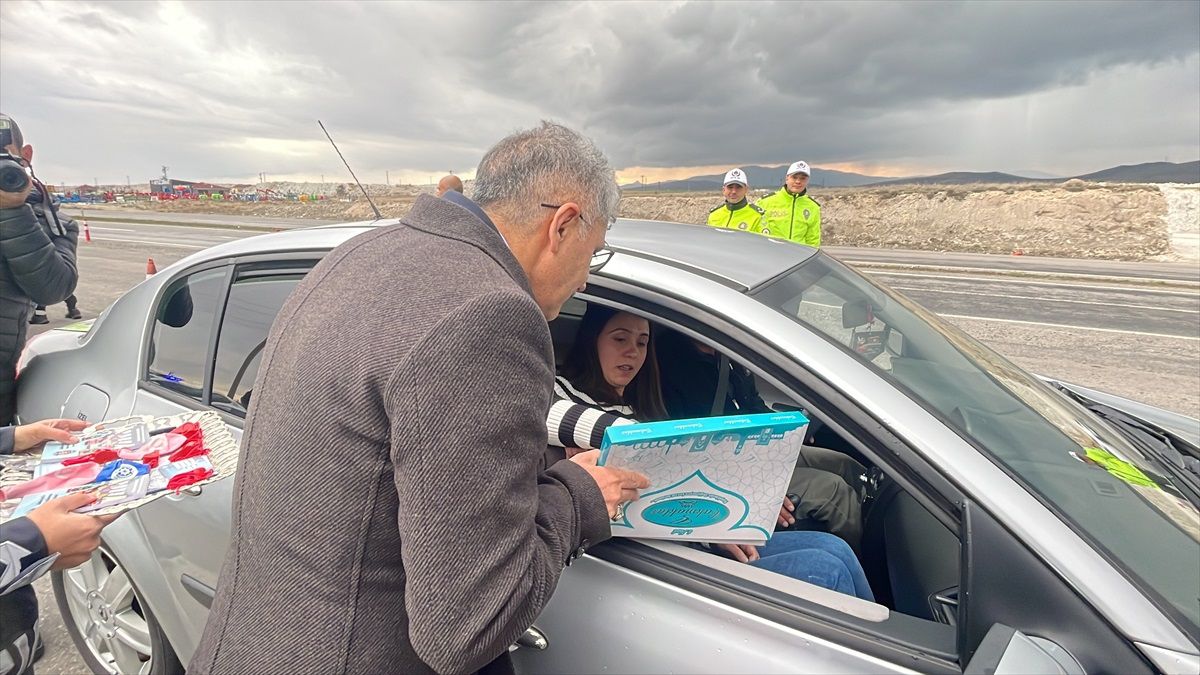 Niğde Valisi Çelik trafik denetimine katıldı