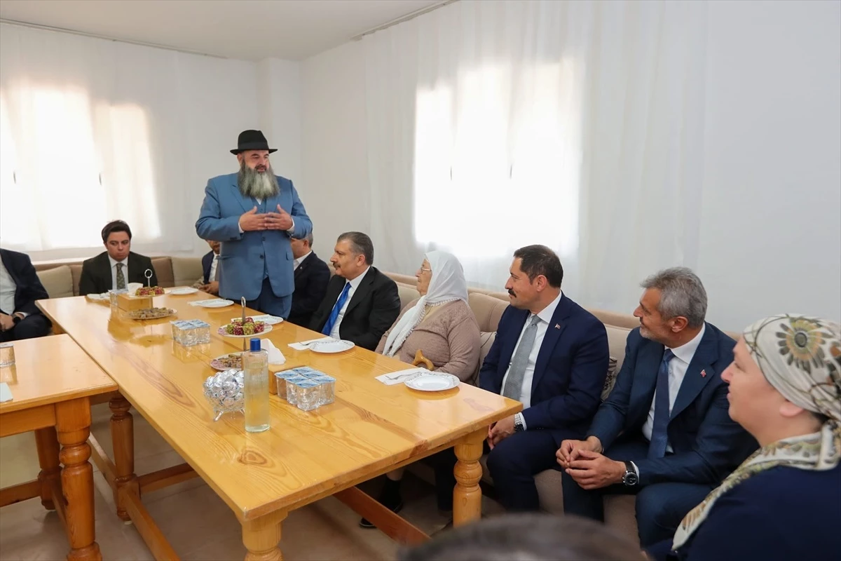 Sağlık Bakanı Fahrettin Koca, Hatay\'da ziyaretler gerçekleştirdi