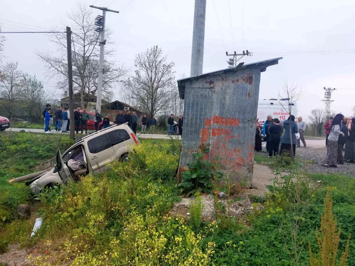 Samsun\'da Hafif Ticari Araç Kazası: 1\'i Polis 6 Kişi Yaralandı