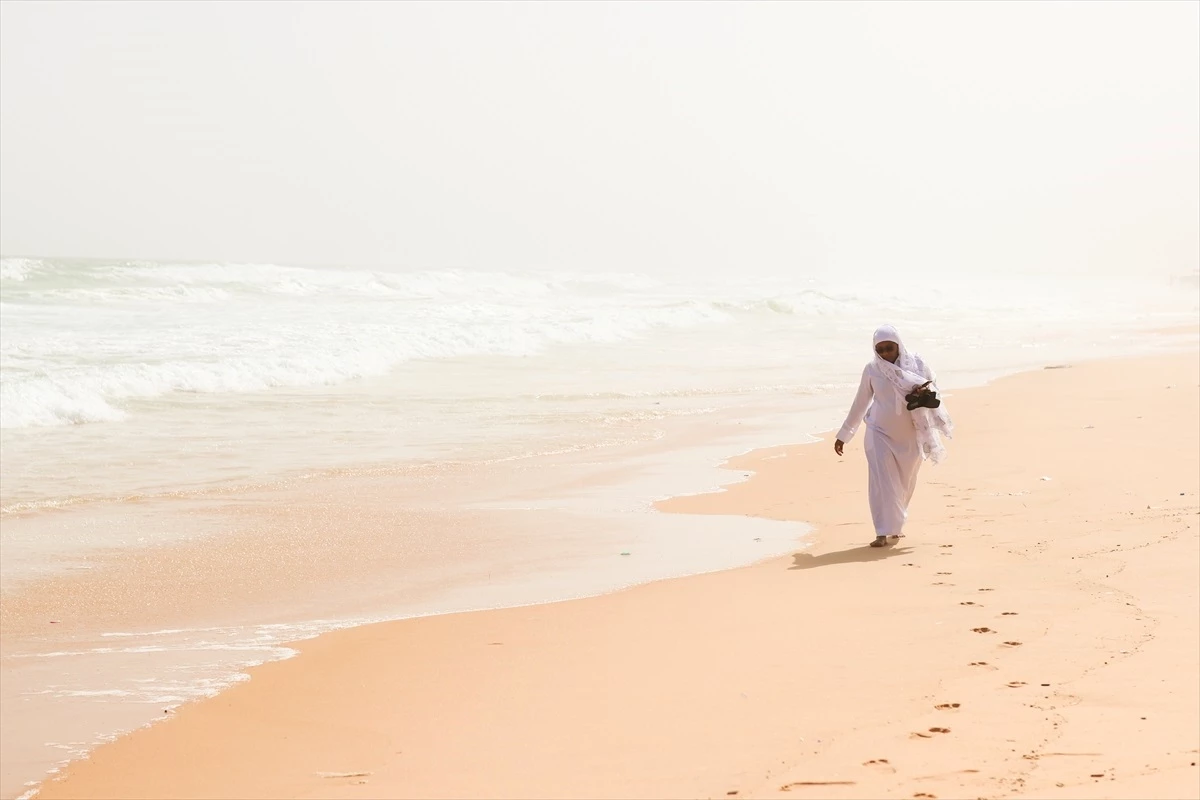 Senegal\'de Layene Tarikatı Mensupları Beyaz Giysiler İçinde Bayram Namazı Kıldı