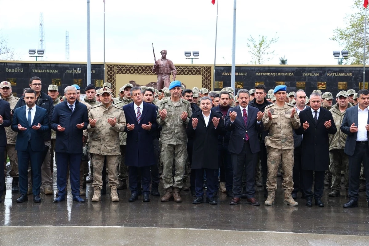 Şırnak Valisi Cevdet Atay, güvenlik güçlerini ziyaret etti