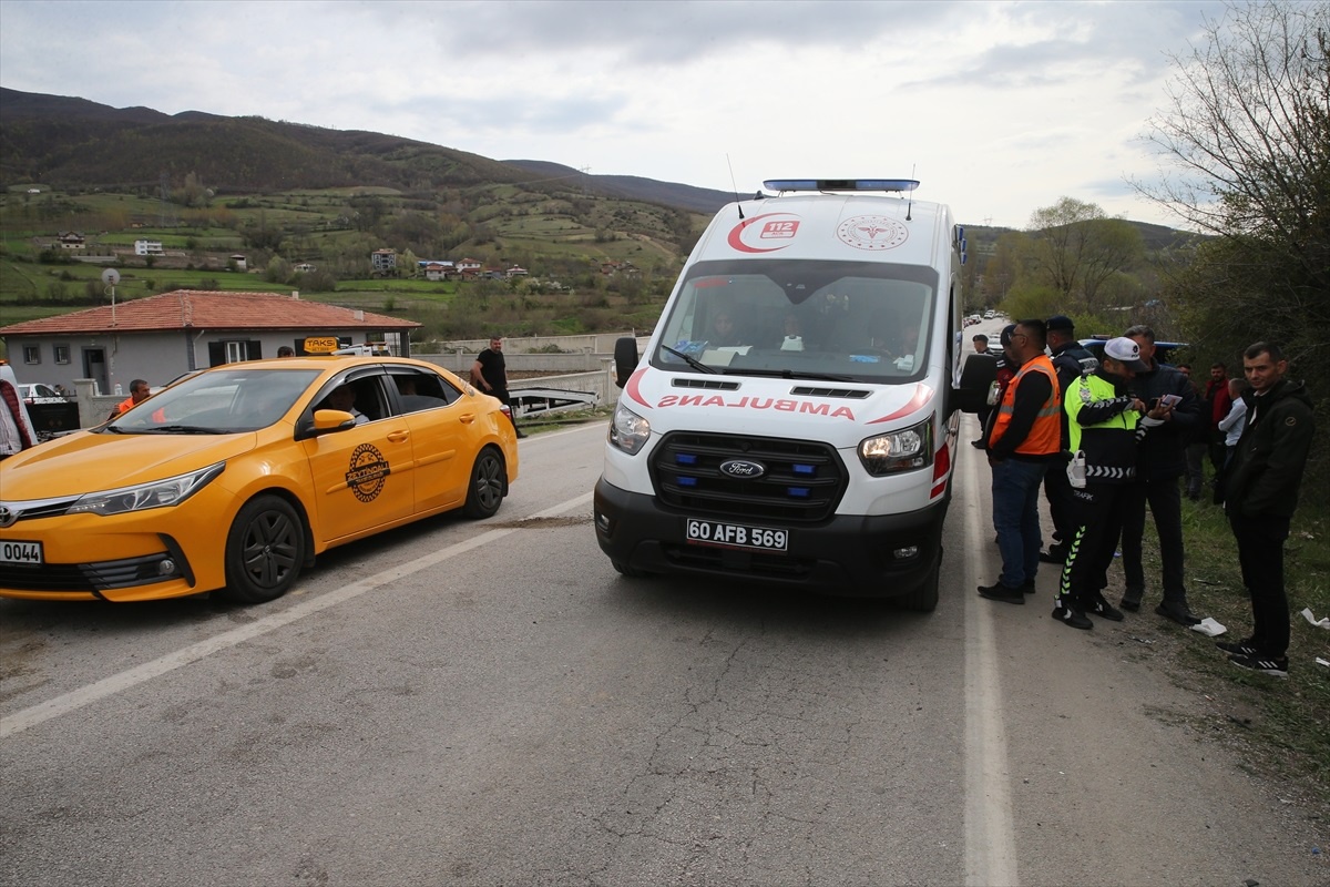 Tokat\'ta Otomobil Çarpışması: 1 Ölü, 8 Yaralı