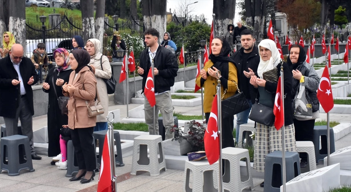 Trabzon\'da Ramazan Bayramı dolayısıyla şehitlik ziyaret edildi