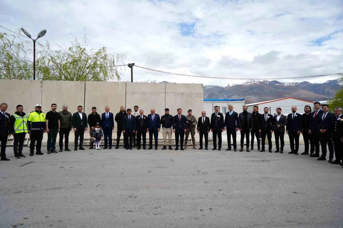 Erzincan Valisi Hamza Aydoğdu Görev Başındaki Emniyet ve Jandarma Ekiplerini Ziyaret Etti