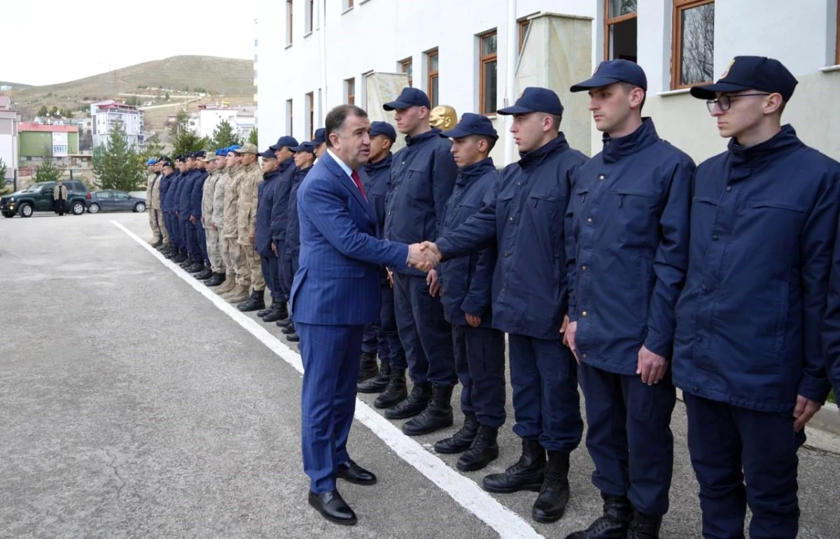 Bayburt Valisi Mustafa Eldivan, emniyet ve jandarma ekiplerini ziyaret etti