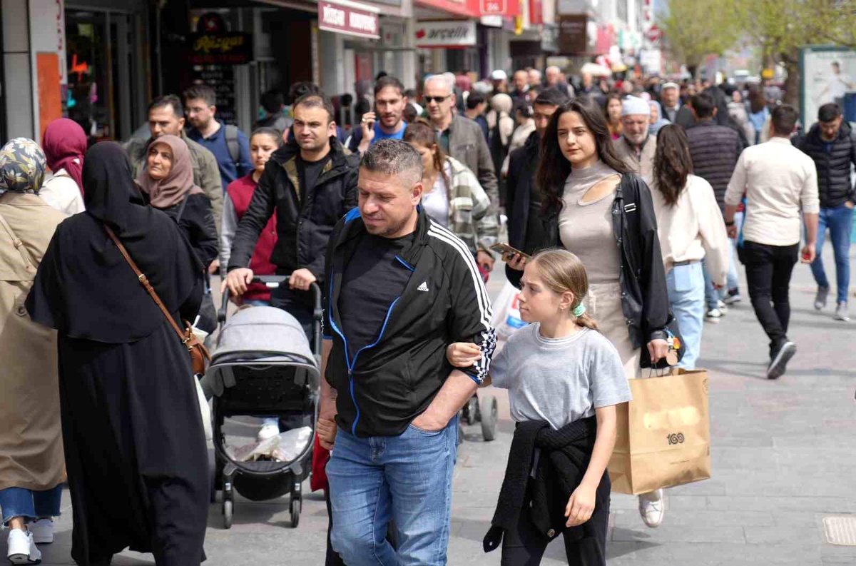 Erzincanlılar Bayram Tatilinde Memleketlerine Akın Etti