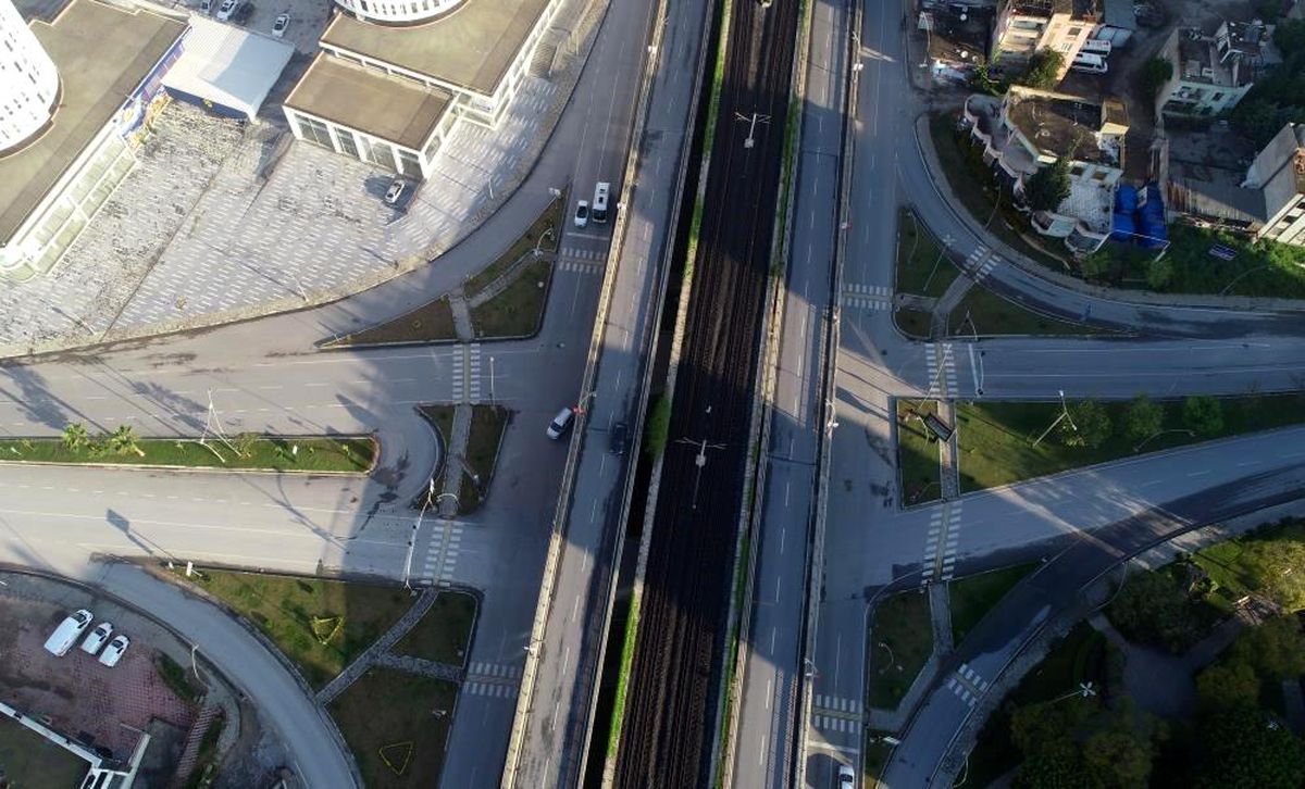 Adana\'da Ramazan Bayramı Sebebiyle Caddeler Boşaldı, Kent Hayalet Şehre Döndü