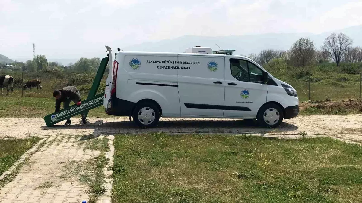 Hendek\'te üvey annesini ve babasını öldüren şahıs cenaze namazı kılınmadan defnedildi