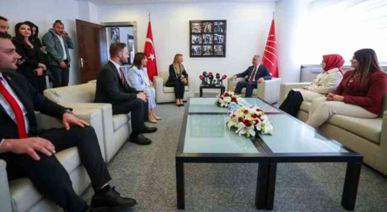 AK Parti ve CHP bayramlaştı! Ana gündem maddesi ekonomiydi AK Parti ve CHP bayramlaştı! Ana gündem maddesi ekonomiydi