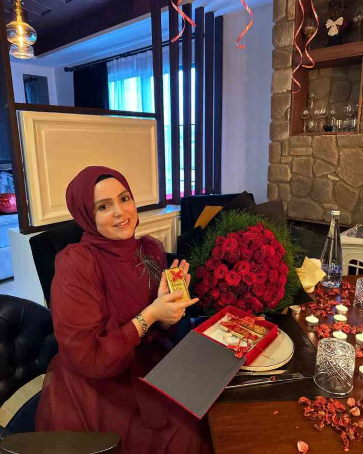 Altınlı paylaşımlarından dolayı mercek altına alınan Nevra Bilem, eşinin aldığı bayram hediyesiyle gündemde