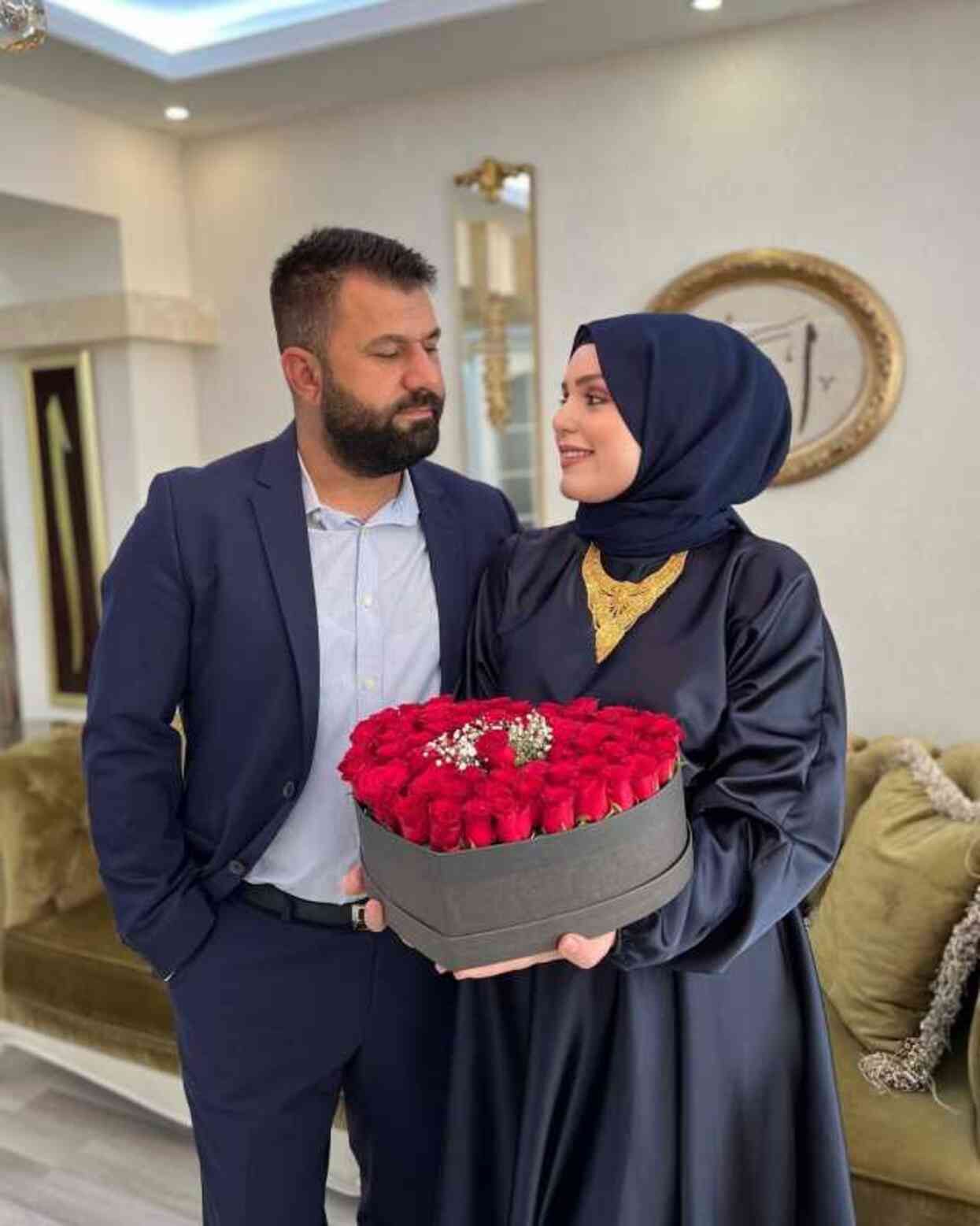 Altınlı paylaşımlarından dolayı mercek altına alınan Nevra Bilem, eşinin aldığı bayram hediyesiyle gündemde