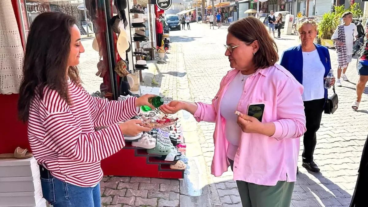 Didim Belediye Başkanı Hatice Gençay, Ramazan Bayramı\'nda vatandaşlarla bayramlaştı