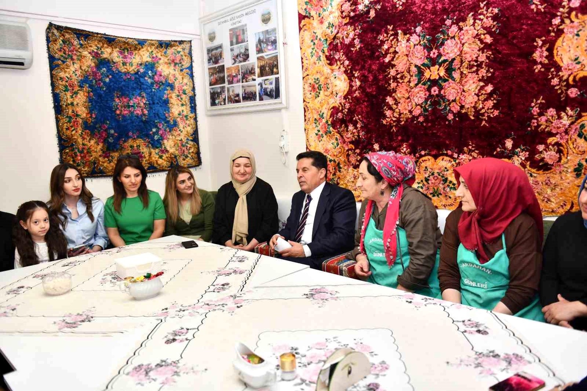 Esenyurt Belediye Başkanı Ahmet Özer, Ramazan Bayramı\'nda Yöre Derneklerini Ziyaret Etti
