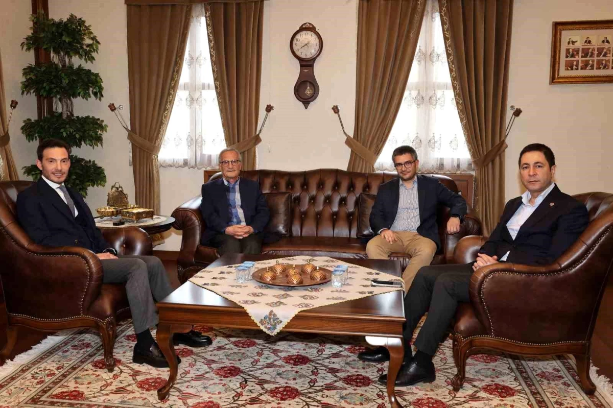 Diyanet İşleri eski Başkanı Mehmet Kemal Yazıcıoğlu\'nu ziyaret etti