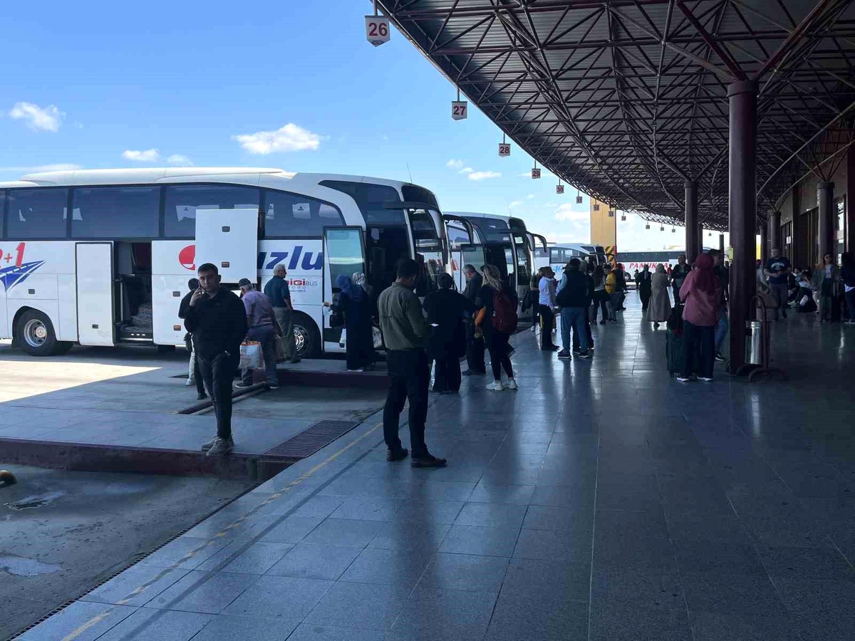 Ramazan Bayramı\'nda Eskişehir Otogarı\'nda yoğunluk yaşandı
