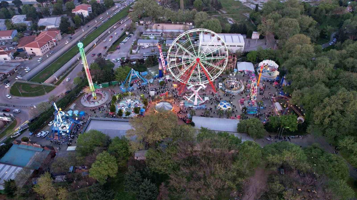 Ramazan Bayramı\'nda Çocuklar Kültürpark\'ta Eğlendi