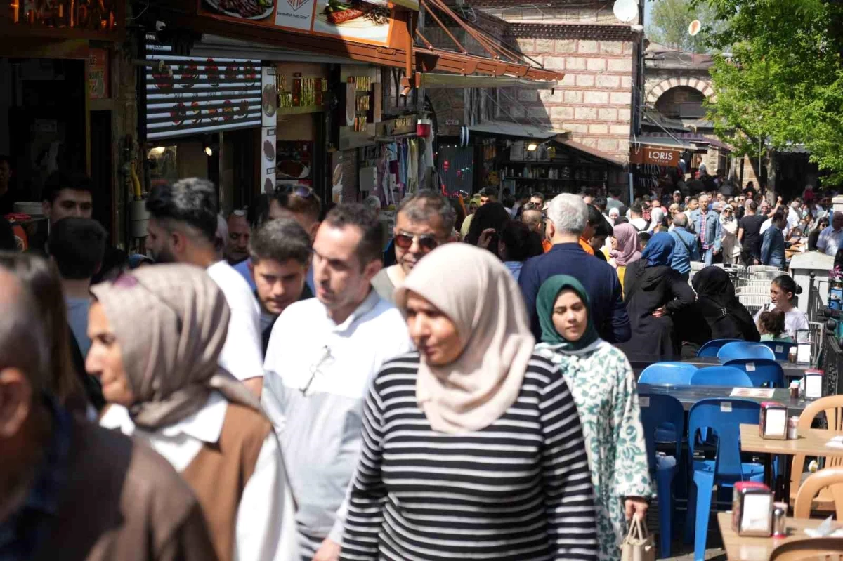 Ramazan Bayramı\'nda Bursalılar Tarihi Mekanlara Akın Etti