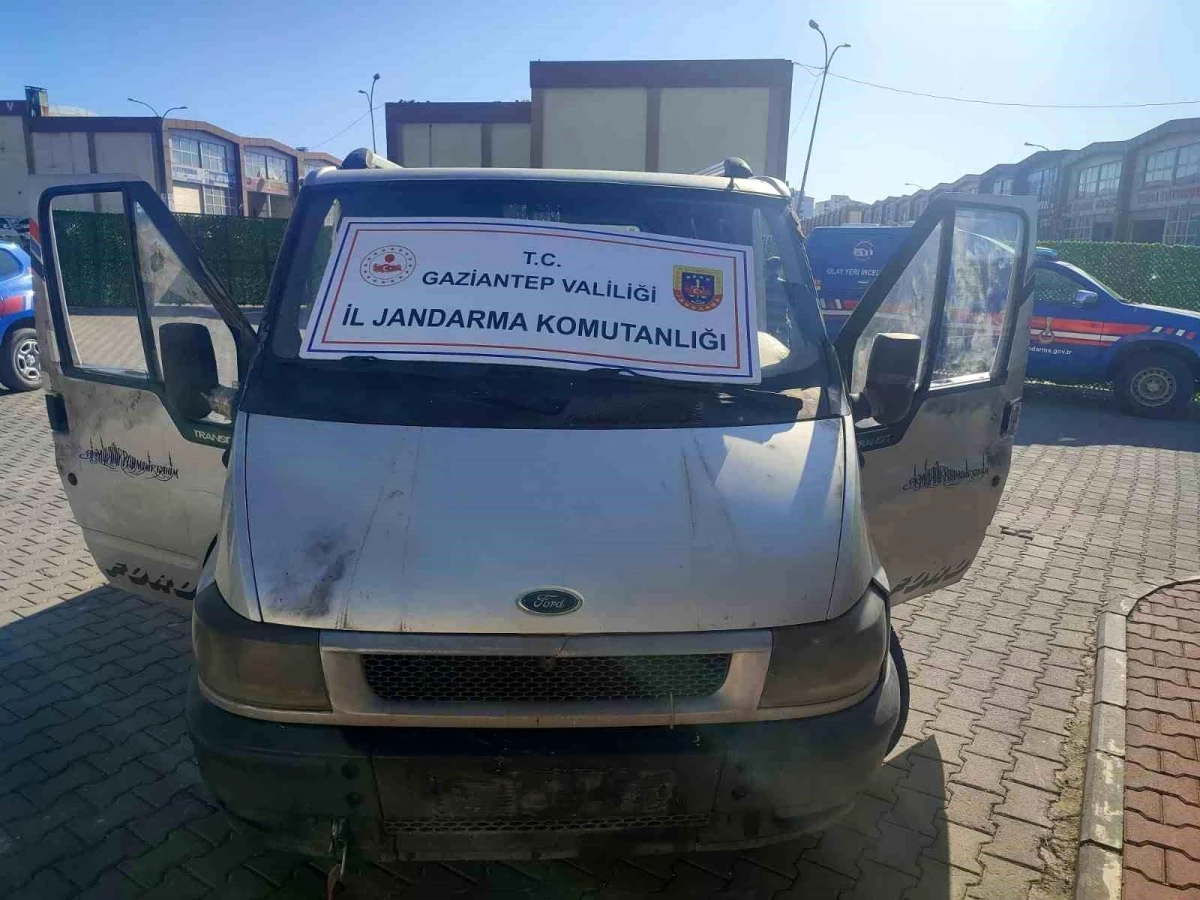 Gaziantep\'te Çalıntı Araçla Hırsızlık Yapan 3 Şüpheli Tutuklandı