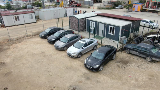 Defne Belediye Başkanı, makam araçlarını satışa çıkardı, lüks otomobili iade etti