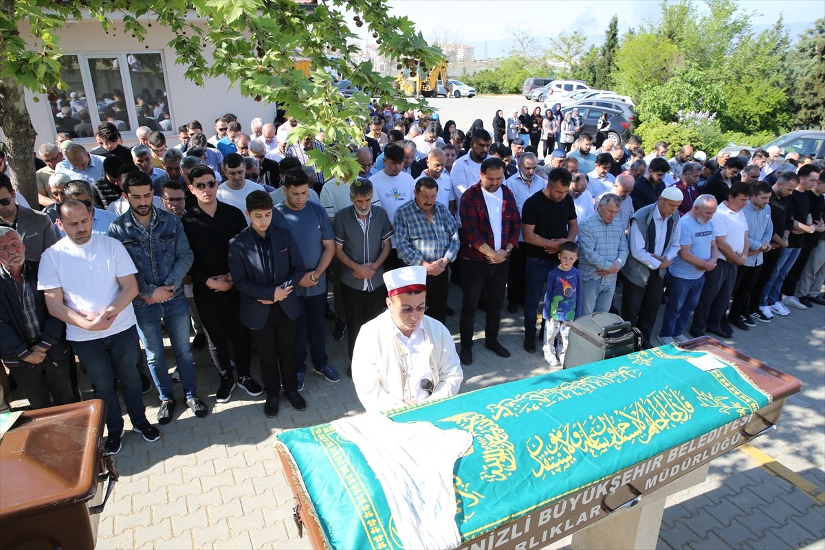 Denizli\'de otomobil ve pikap çarpışması: 2 ölü, 4 yaralı
