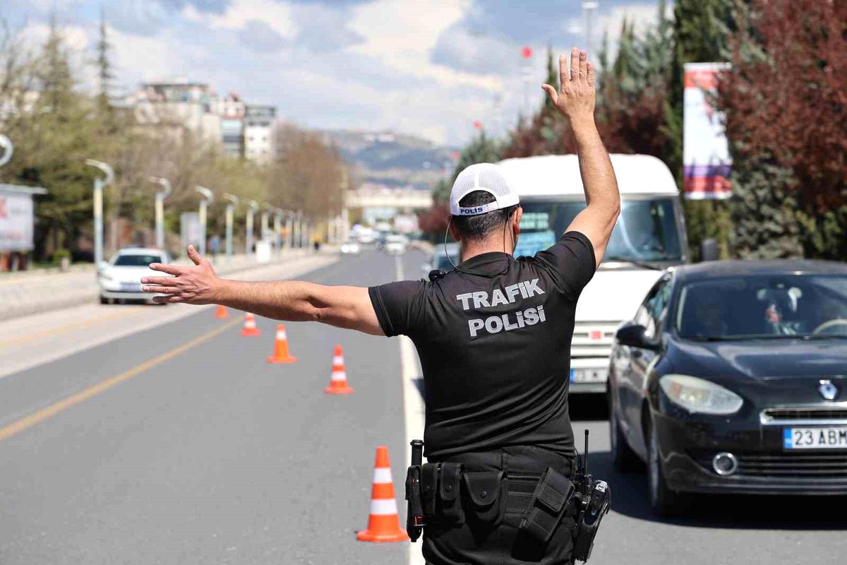 Elazığ\'da Ramazan Bayramı\'nda polis trafik denetimi yaptı