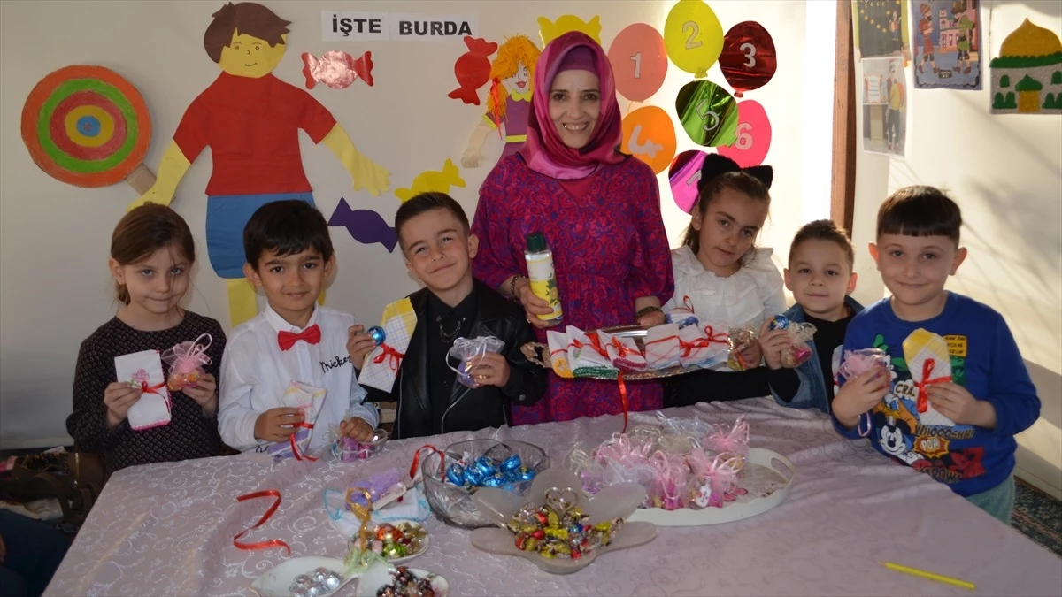 Gebze\'de Ramazan ve Kurban Bayramlarında Çocuklara Mendil Geleneği Devam Ediyor