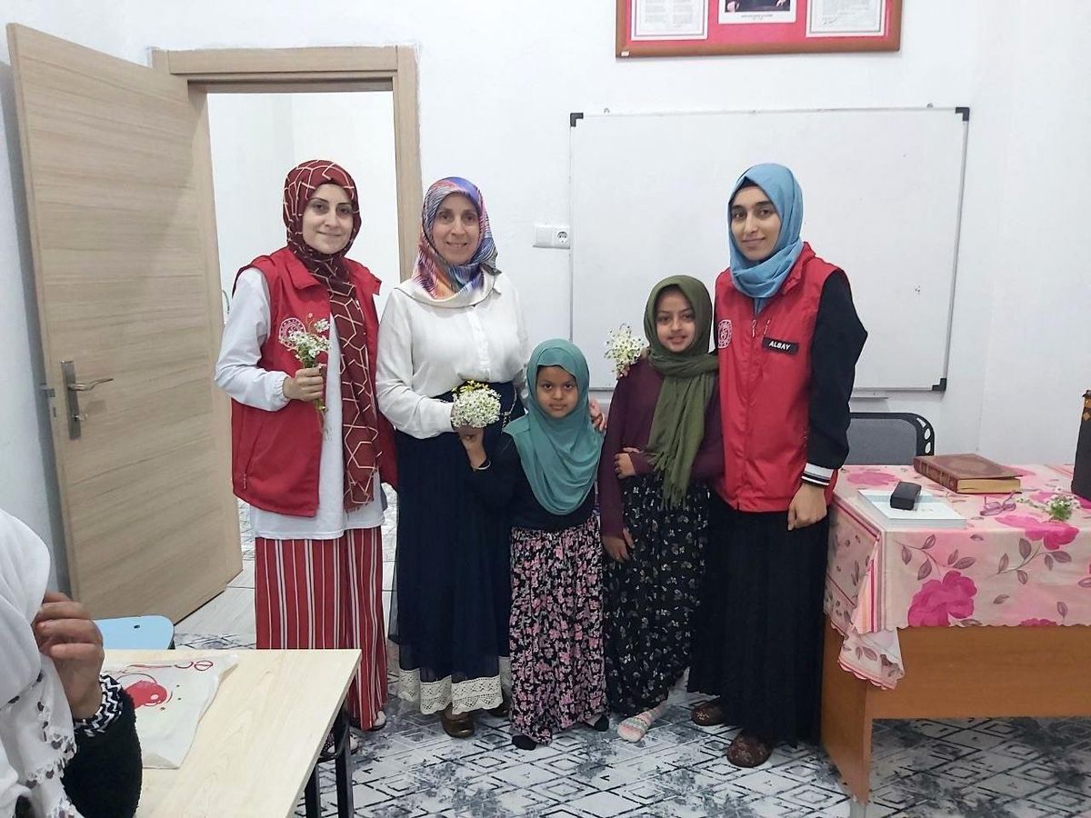 Aydın Gençlik Merkezi, Bayram Ziyaretinde Yaşlıları Unutmadı
