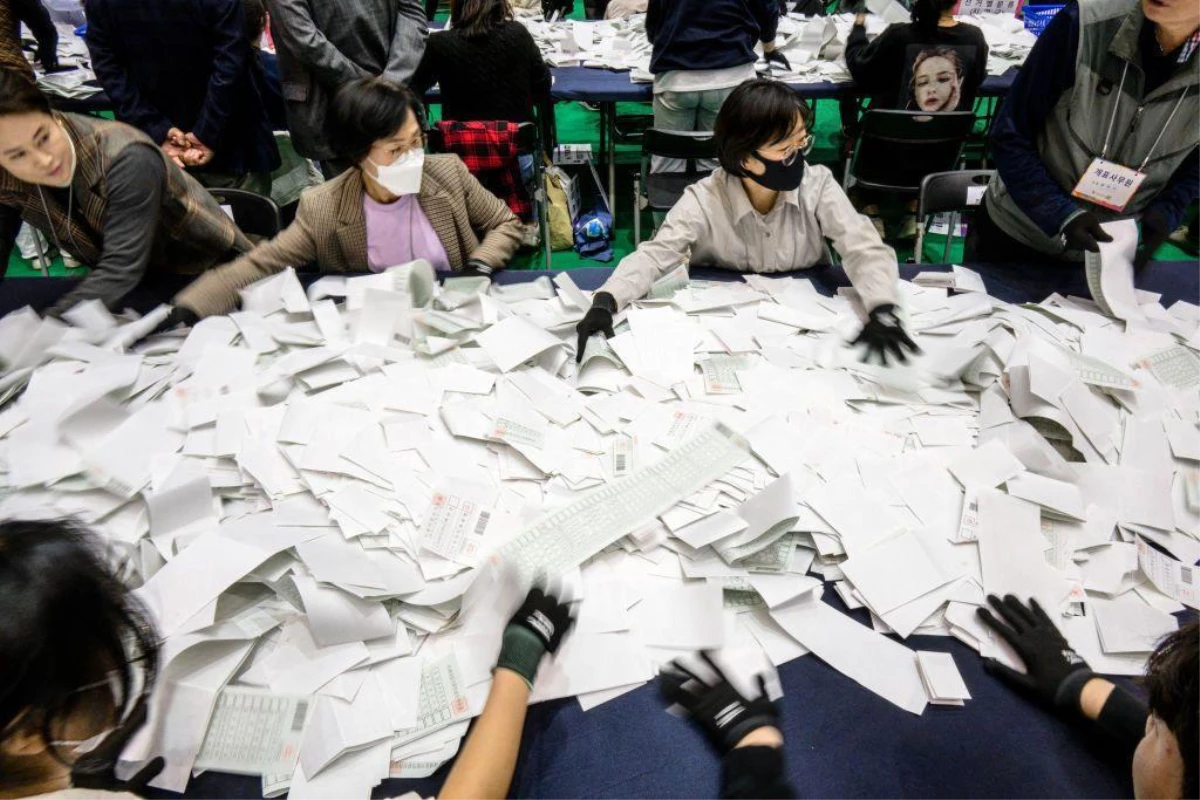 Güney Kore\'de yapılan genel seçimlerde muhalefet partisi zafer kazandı