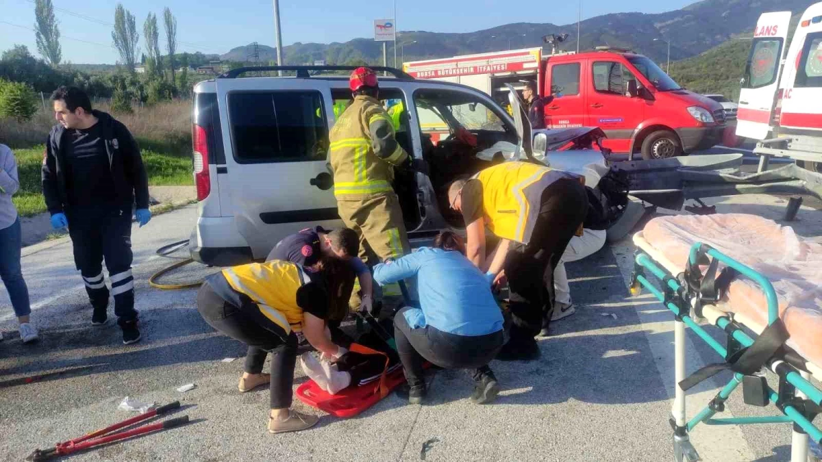Gebze-Orhangazi-İzmir Otoyolunda Kaza: 4 Kişi Yaralandı
