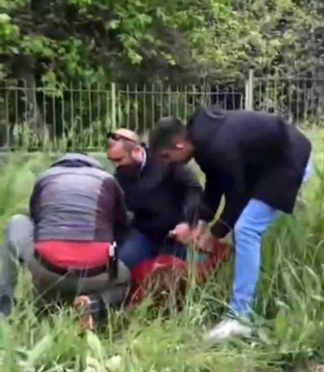 Hırsızlık yapacağı sırada suçüstü yakalanınca polisin elini ısırdı