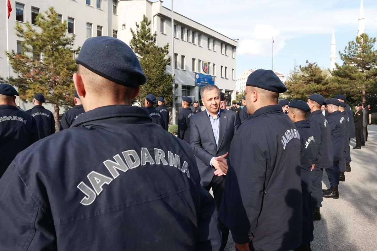 İçişleri Bakanı Ali Yerlikaya, Konya Jandarma Komutanlığına ziyarette bulundu