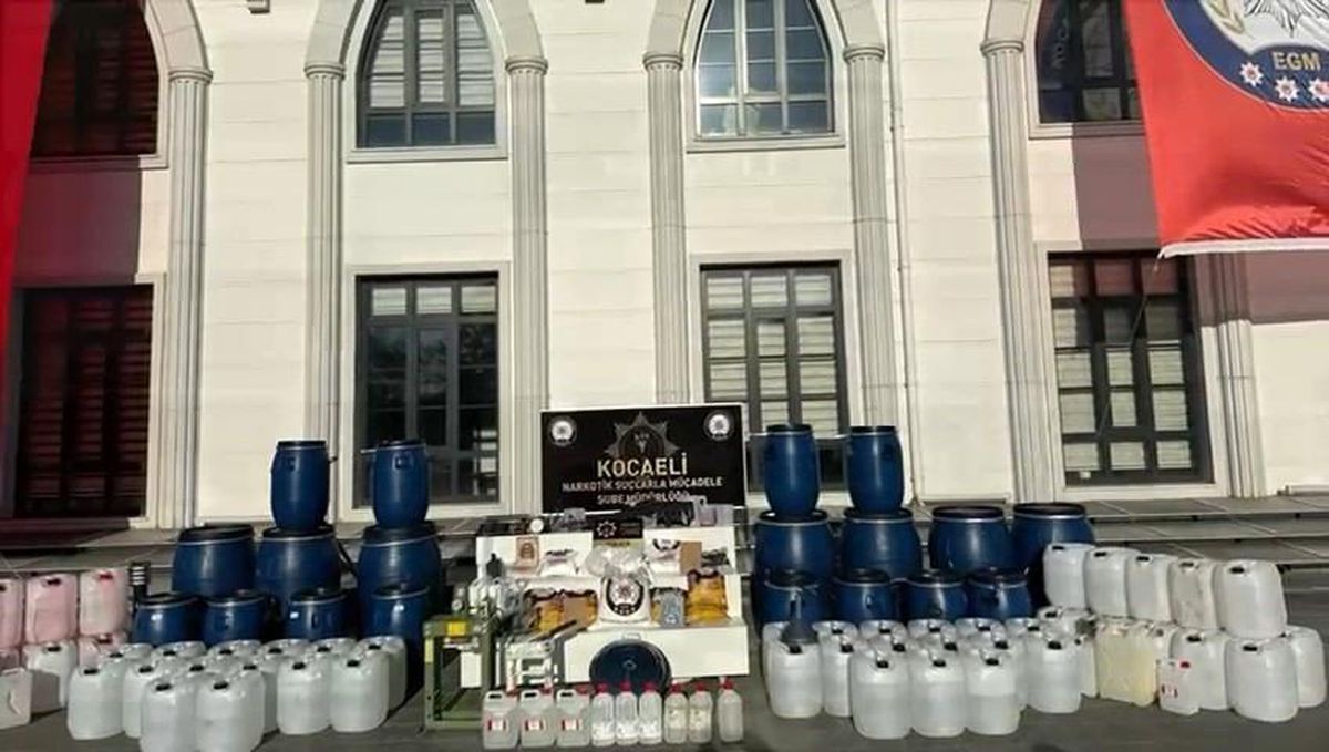 Kocaeli\'de Uluslararası Uyuşturucu Operasyonunda 608 Kilogram Kokain Ele Geçirildi