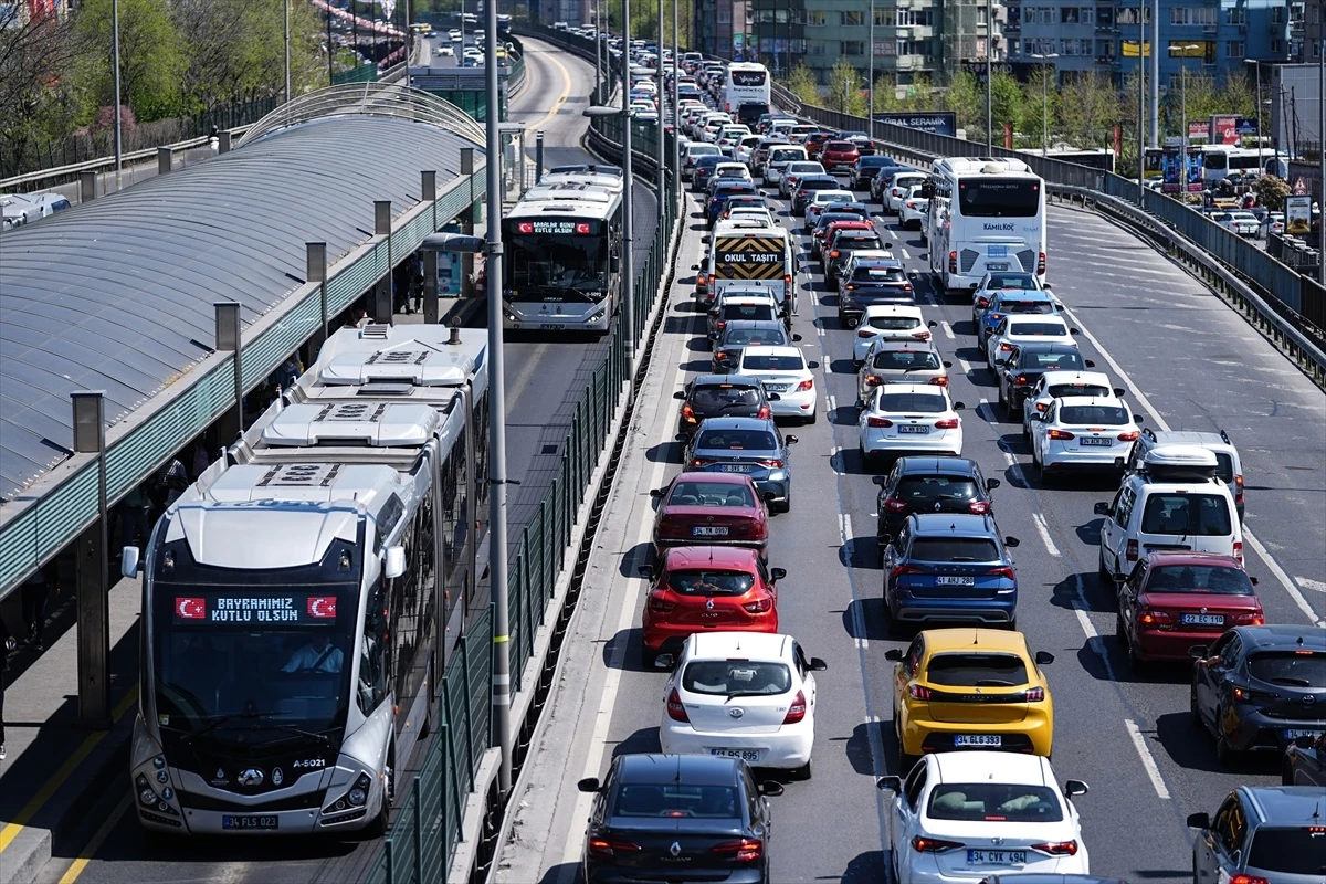 İstanbul\'da Ramazan Bayramı\'nda trafik ve toplu taşıma yoğunluğu