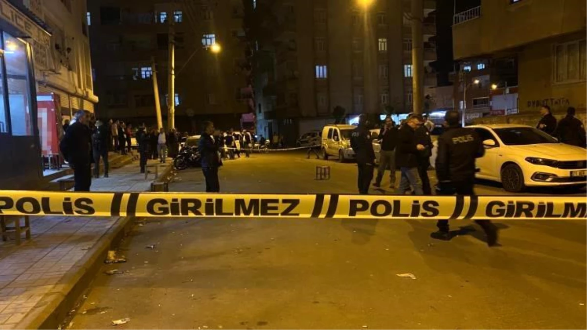 Diyarbakır\'da kar maskeli şüpheliler kahvede silahla ateş açtı
