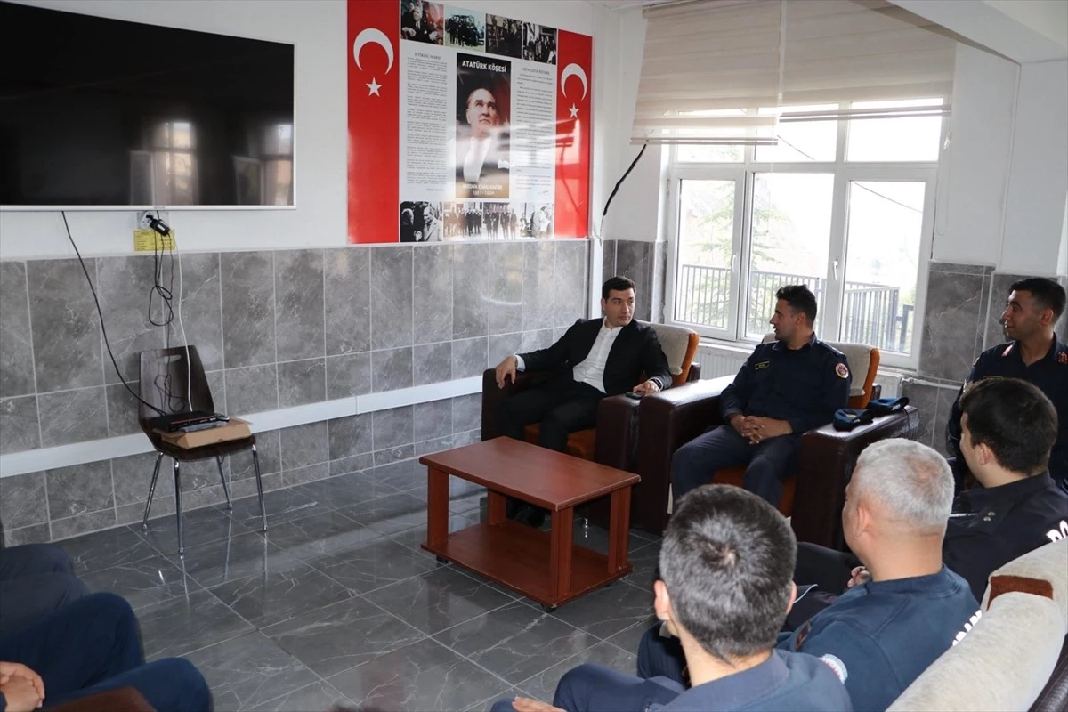 Elazığ\'ın Keban ilçesinde güvenlik güçleri ve sağlık çalışanlarına bayram ziyareti