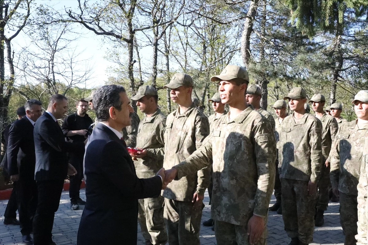 Kırklareli Valisi Birol Ekici, Türkiye-Bulgaristan sınırındaki askerleri ziyaret etti