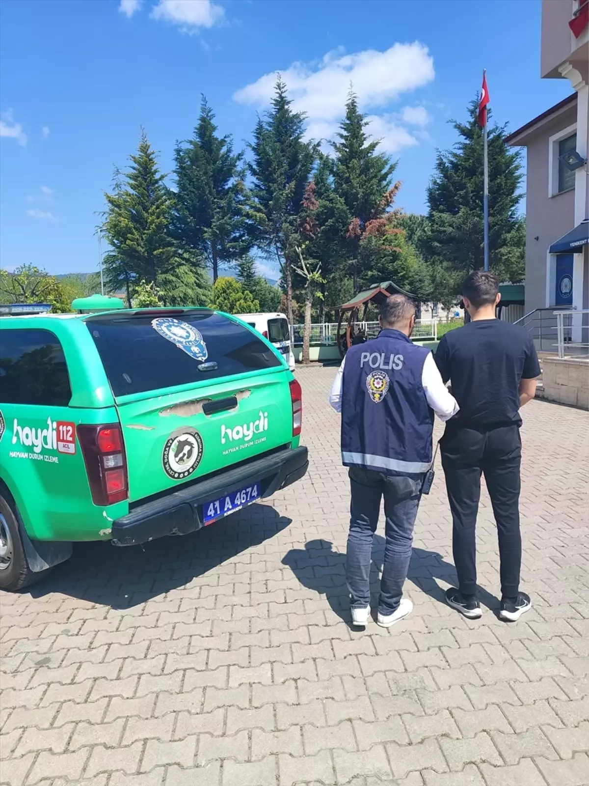 Kocaeli\'de köpeğe eziyet eden kişi gözaltına alındı