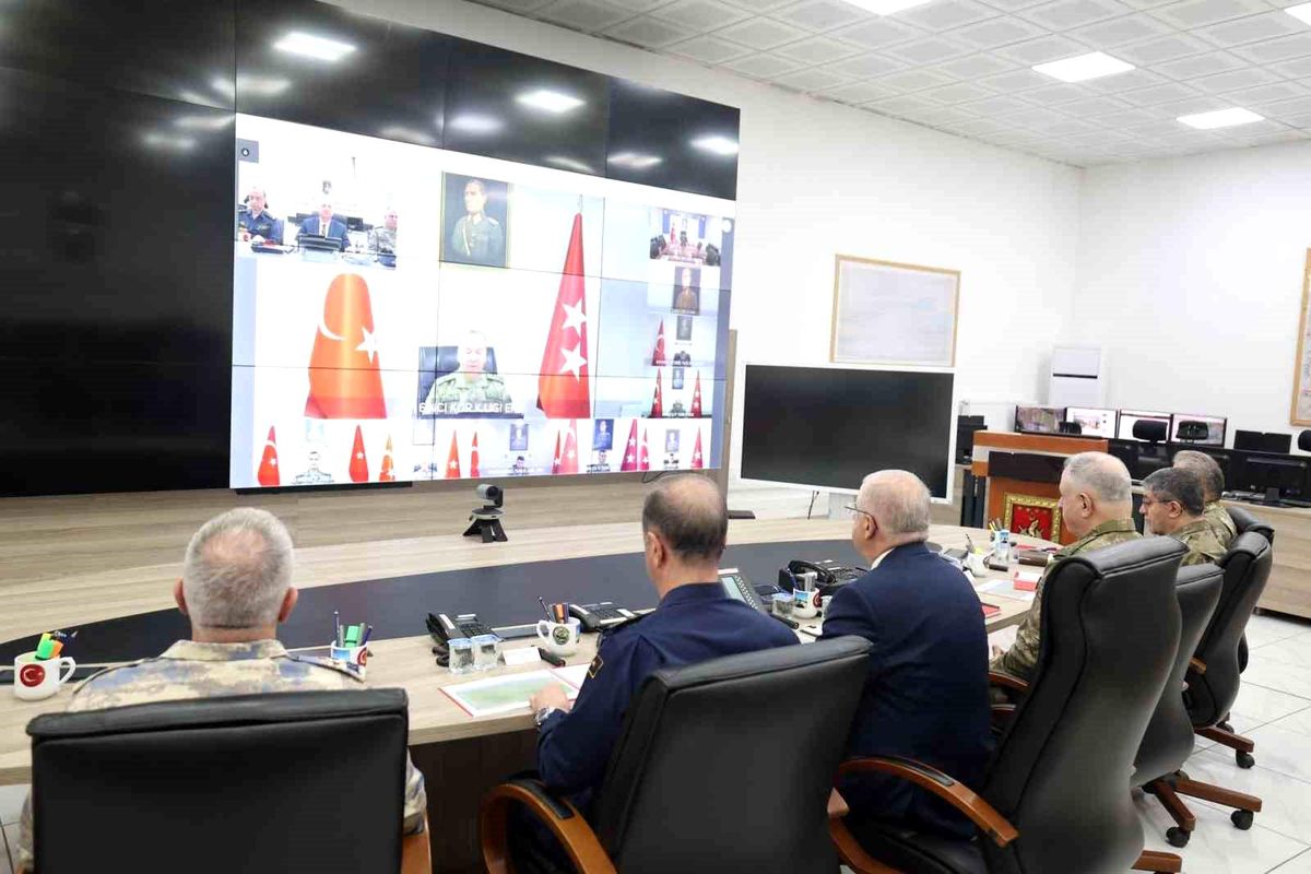Milli Savunma Bakanı: Terör örgütüne ağır darbe vuruldu