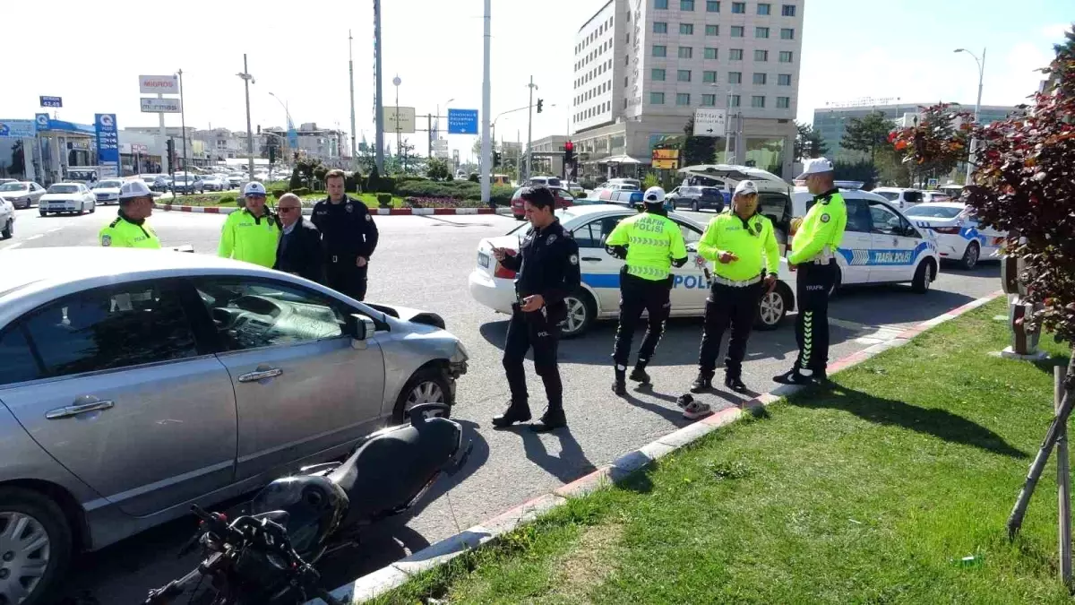 Malatya\'da otomobil ile motosikletin karıştığı trafik kazasında 1\'i ağır 2 kişi yaralandı