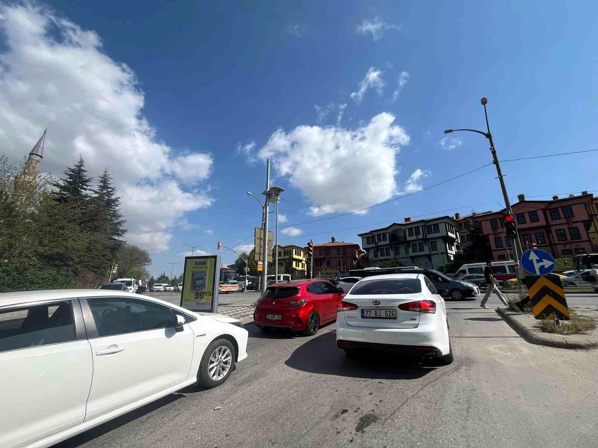 Eskişehir\'de Bayram Yoğunluğu: Trafikte Sıkışıklık ve Tartışmalar