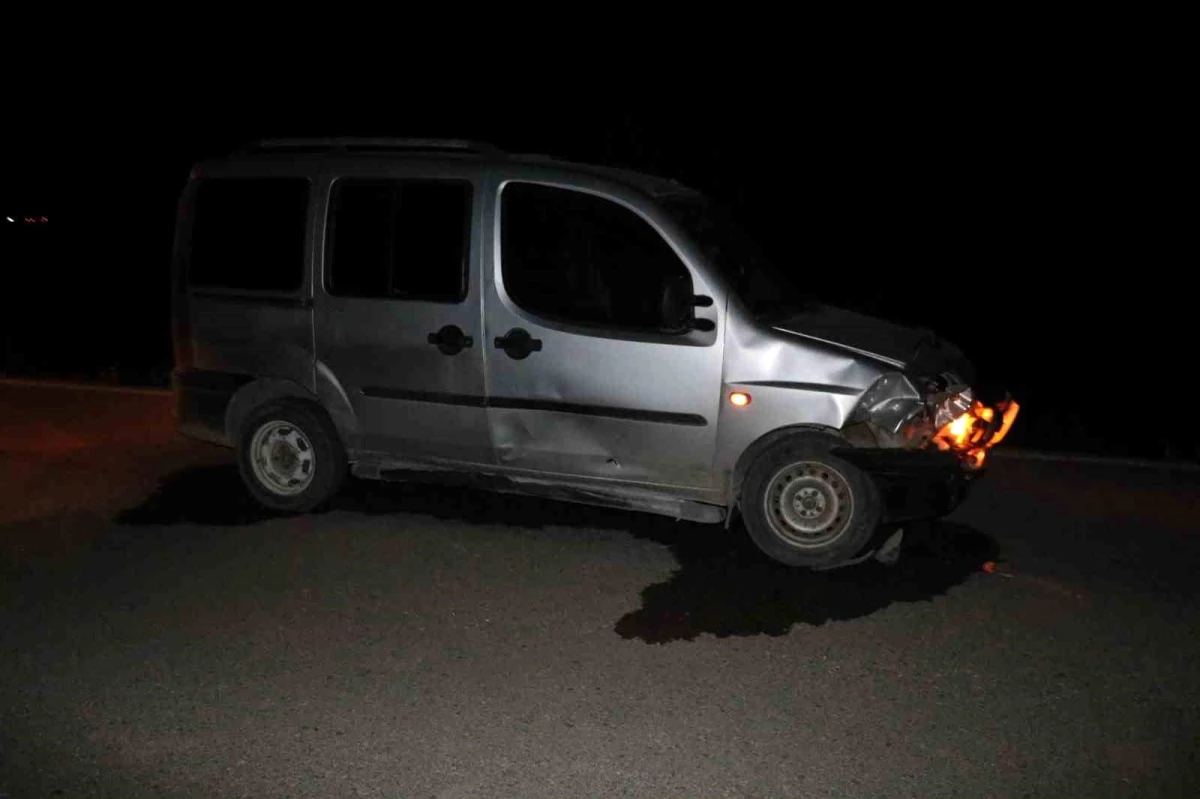 Afyonkarahisar\'da ticari araç ile çarpışan motosikletin sürücüsü ağır yaralandı