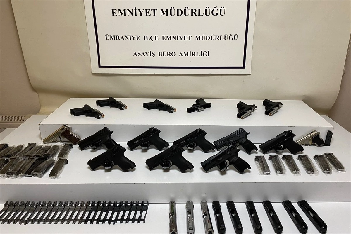 Ümraniye\'de yasa dışı silah ticareti yapan şüpheli tutuklandı, 10 ruhsatsız tabanca ele geçirildi