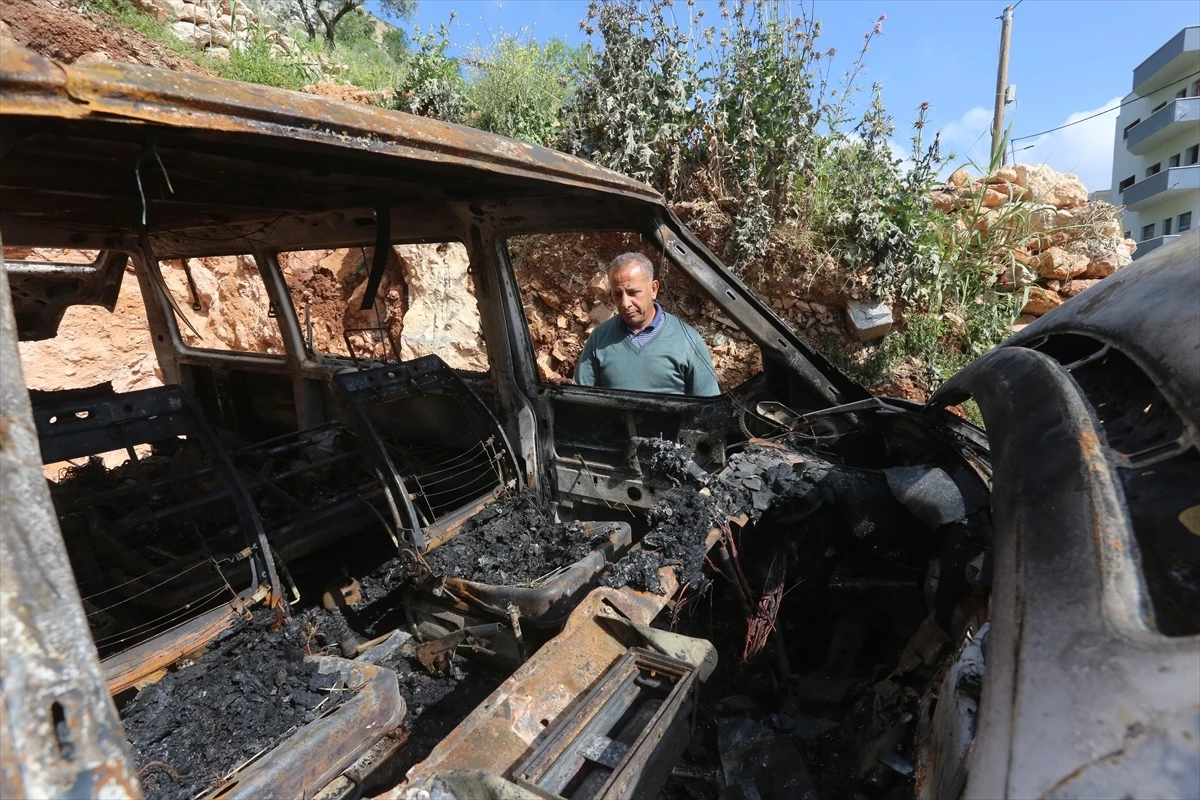 Yahudi yerleşimciler, Batı Şeria\'da Filistinlilere ait ev ve aracı ateşe verdi